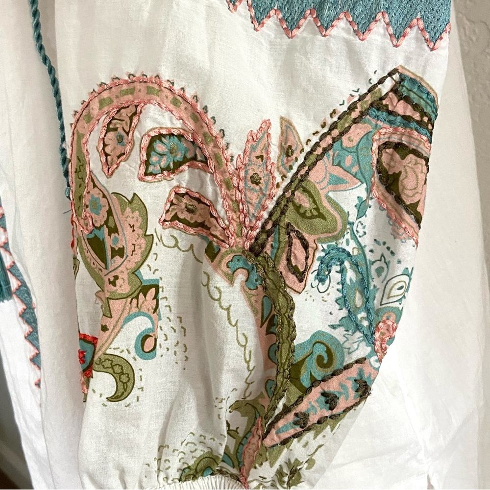 3/$25 Chicos embroidered summer tunic L - Picture 4 of 8